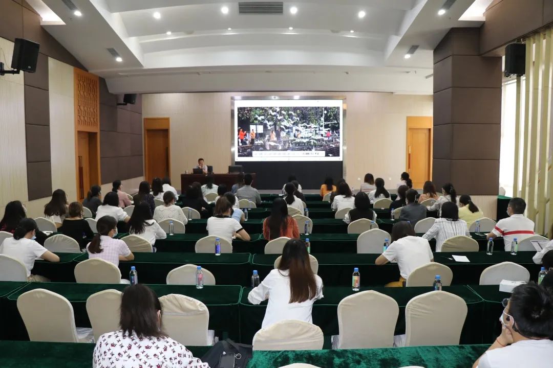 拍好圖片、講好故事、樹好形象——集團(tuán)公司工會開展“職工素質(zhì)提升課堂”之《攝影入門及提高》培訓(xùn)